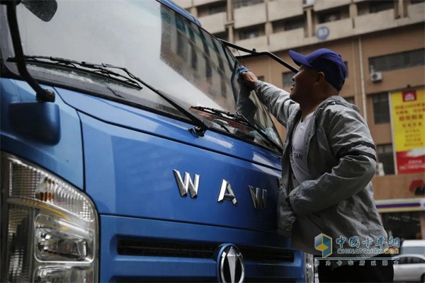 飞碟汽车  载货车