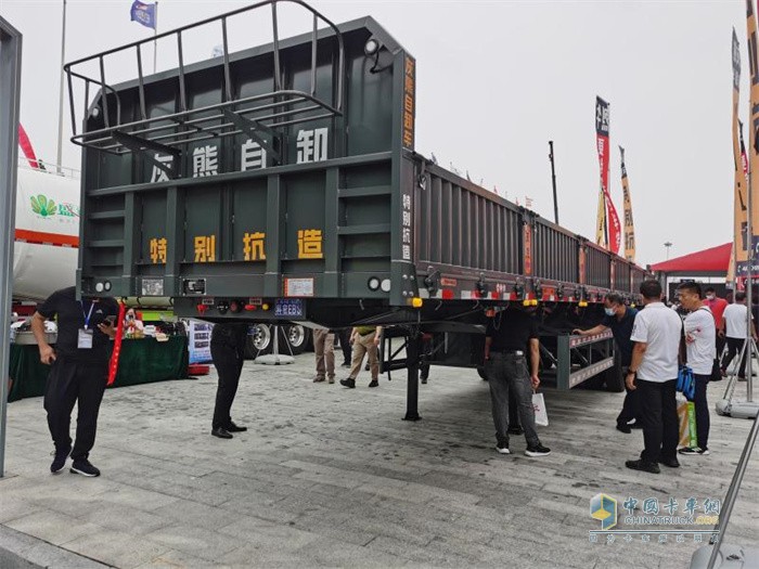 灰熊 烈牛 半挂车 专用车 梁山车展