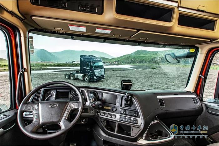 创虎重卡对卡车驾乘人员舒适感和安全性能非常关注