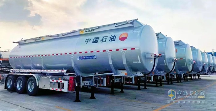 中集通华 中国石油 运输罐车