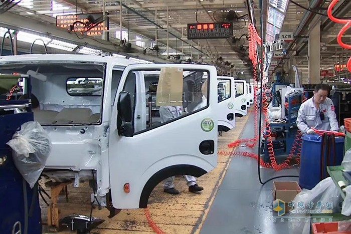 东风轻型车 EV200 新能源商用车 出口韩国