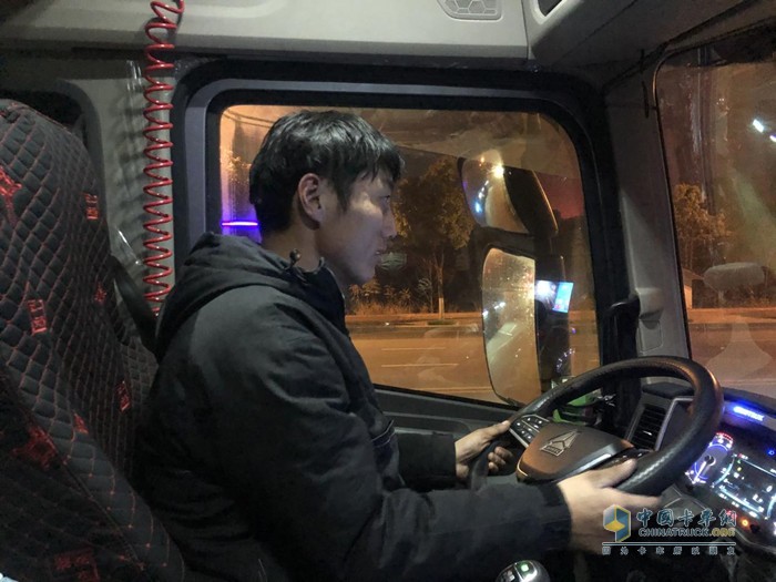 重汽豪沃MAX