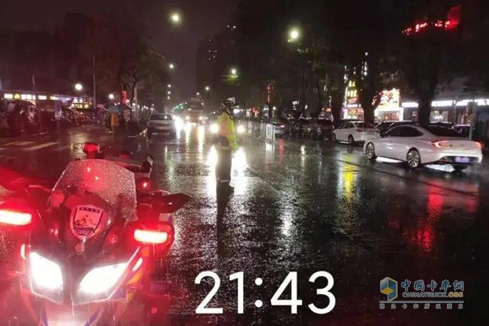 深圳交警 低温阴雨 雨天行车