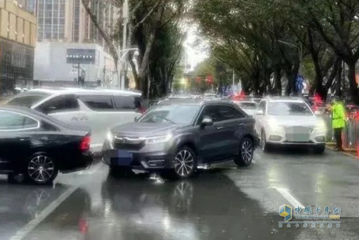 深圳交警 低温阴雨 雨天行车