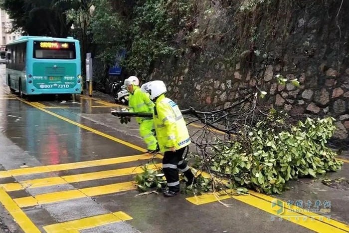 深圳交警 低温阴雨 雨天行车