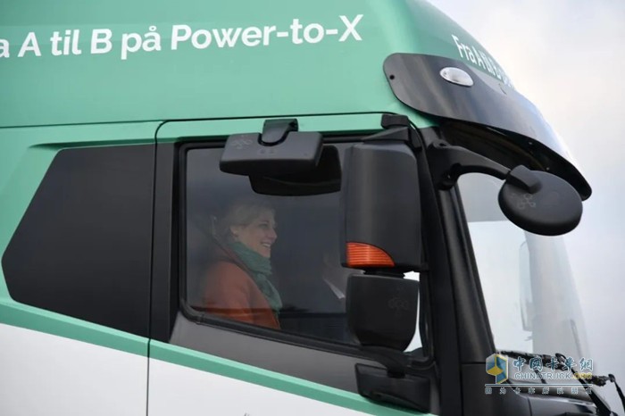 丹麦交通部长Trine Bramsen试乘远程汽车甲醇重卡