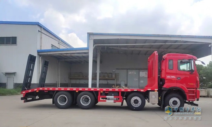 江淮格尔发K5W 8×4挖掘机运输车