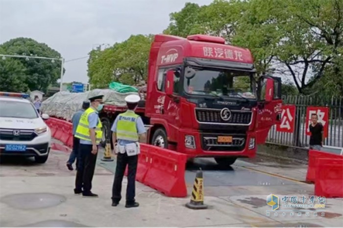货车非法改装 百吨王 超限超载 专项治理