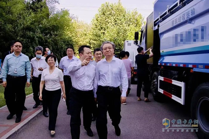 河北省委常委、唐山市委书记武卫东专程参观解放氢能产品