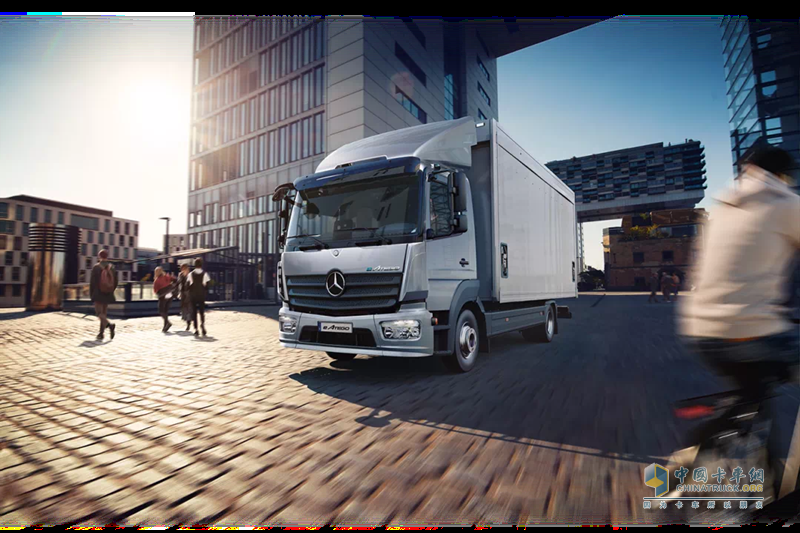 eActros LongHaul+GenH2液氢重卡亮相！梅赛德斯奔驰携多款新品亮相IAA