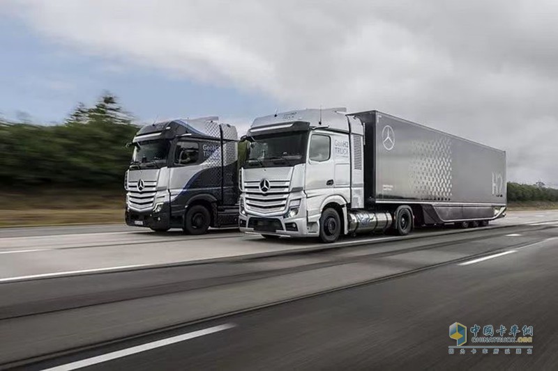 eActros LongHaul+GenH2液氢重卡亮相！梅赛德斯奔驰携多款新品亮相IAA