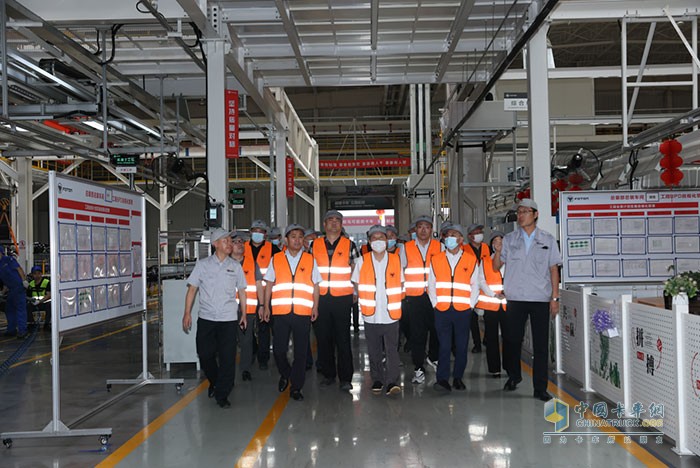 近20家合作伙伴参观长沙超级卡车工厂