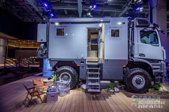 梅赛德斯-奔驰卡车携前沿产品及领先科技亮相第五届中国国际进口博览会