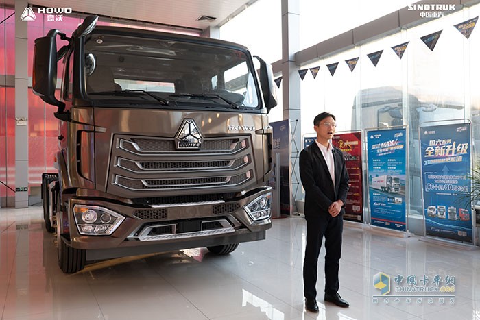 中国重汽7.28吨豪沃NX子母车上市发布