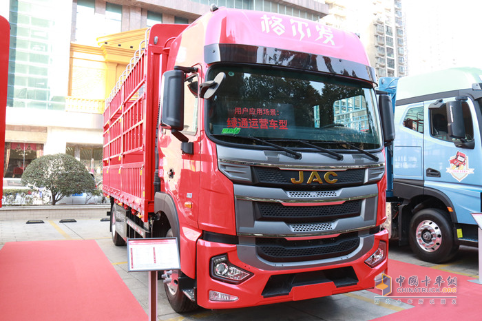 格尔发4×2 290仓栅式运输车