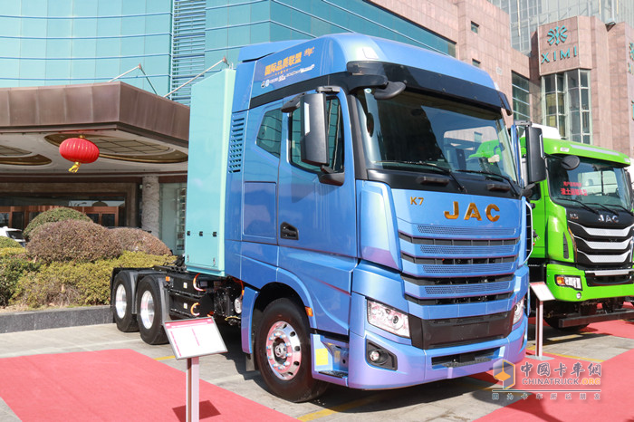 跨越6×4氢燃料牵引车