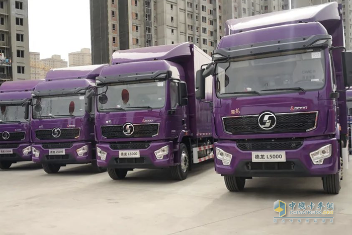 中集陕汽厢式载货车批量交付 助力跨越速运运力再升级