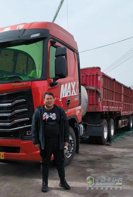 拉煤神器 中国重汽全新一代豪沃MAX燃气车燃擎创富