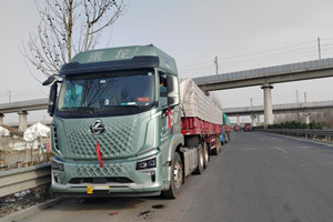 轻量化、高效、省油 乘龙H5V牵引车助力王师傅跑出高收益