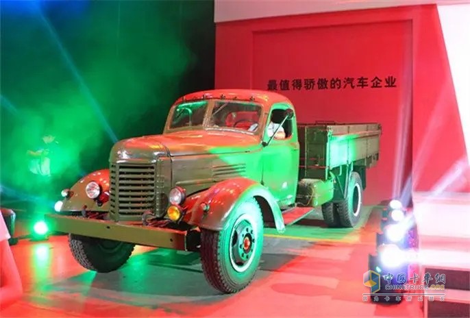丛鹏利的解放CA10参加解放卡车诞生60周年庆典活动