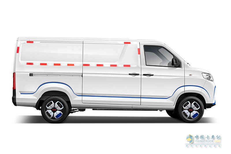 江淮1van 蓝猫M1 2023款 中航旗舰版 2.7T 2座 4.745米纯电动厢式运输车38.64kWh 