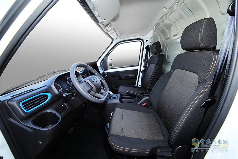 江淮1van 蓝猫M1 2023款 宁德精英版 2.7T 2座 4.745米纯电动厢式运输车41.86kWh 