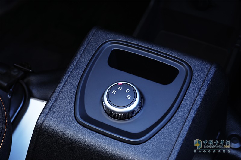 江淮1van 蓝猫M1 2023款 宁德旗舰版 2.7T 2座 4.745米纯电动厢式运输车41.86kWh 