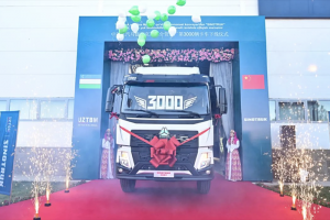 中国重汽乌兹别克斯坦合资工厂第3000辆中国重汽重卡下线