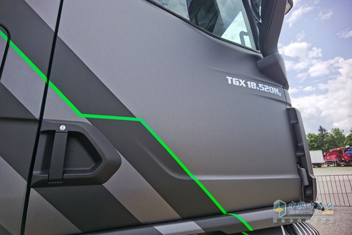 在2023卡车技术节上，曼恩展示了一台最新研发的氢内燃机牵引车。