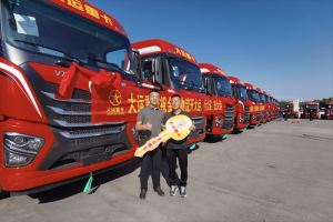 斩获百台订单 大运重卡V7H 燃气车在山西朔州交付