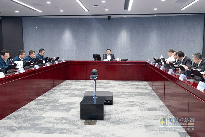 　　11月18日，谭旭光在济南召开山东重工·中国重汽各权属公司2024年度预算终审会，评估2023年预算完成情况，明确2024年战略重点并提前筹划安排预算。