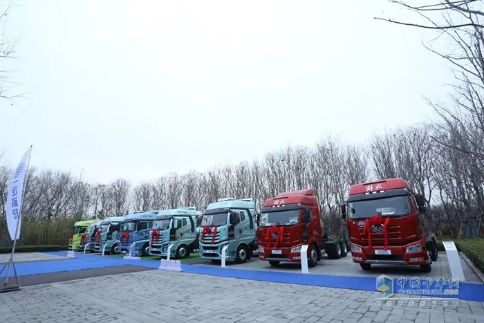 解放J7/J6V 6SX1 16L NG牵引车上市发布