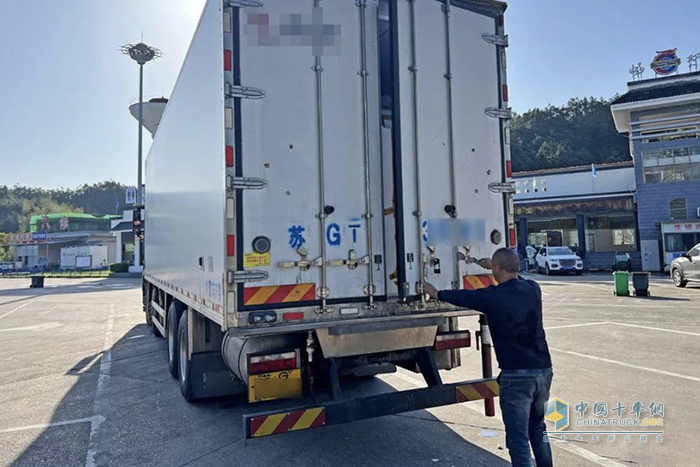 24小时1700km，江淮重卡助力张老板生财有道