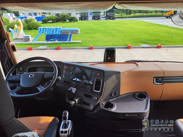 徐工新一代充电牵引车
