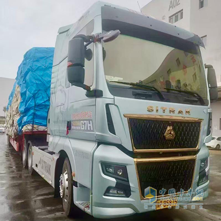 中国重汽汕德卡G7H 630燃气牵引车-公路物流的智选良伴
