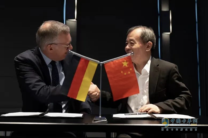 中国汽车贸促会与德国汽车工业协会签订战略合作协议