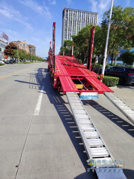 江淮格尔发中置轴轿运车怎么样？刘师傅：包致富的