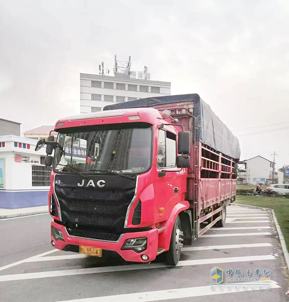 江淮重卡6米8格尔发K5高栏车，助刘师傅稳稳致富！