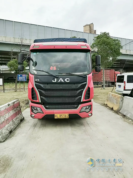 江淮重卡6米8格尔发K5高栏车，助刘师傅稳稳致富！