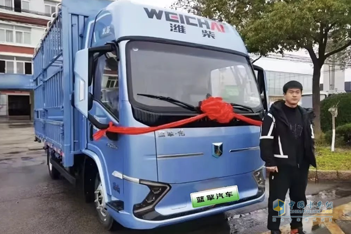 蓝擎EHPro135度平台纯电轻卡：让刘师傅的果蔬配送更高效！