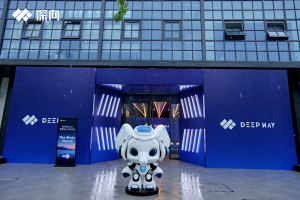 DeepWay深向新品上市发布会，两大新品开启新能源重卡新时代