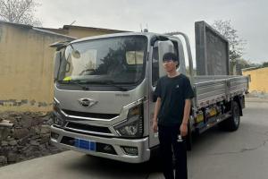 王世元的货运搭档：宽体领航大G-LNG轻卡开启高效运输新体验
