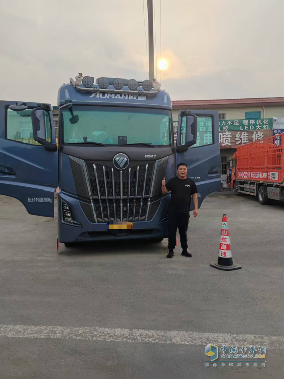 首月就跑12000公里+！欧曼银河7燃气车：高师傅穿山越疆的得力战车