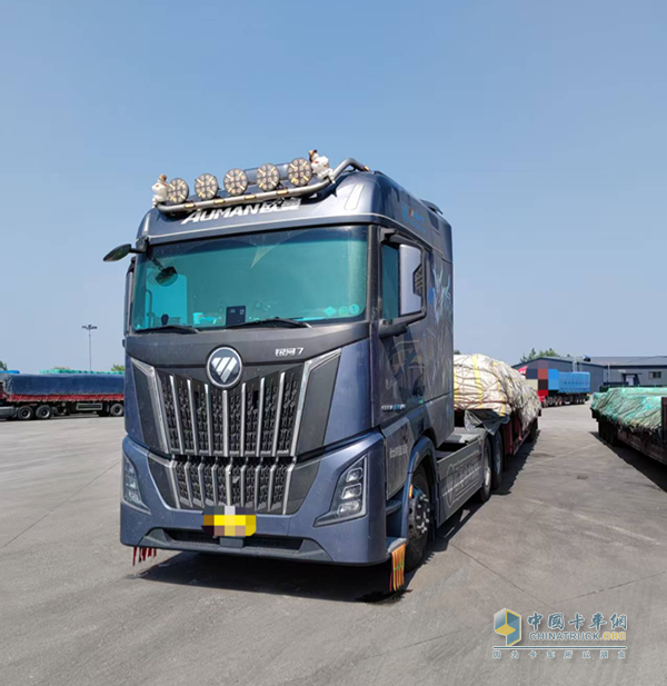 首月就跑12000公里+！欧曼银河7燃气车：高师傅穿山越疆的得力战车