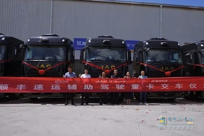 智加科技向顺丰速运交付超百台智能辅助驾驶重卡