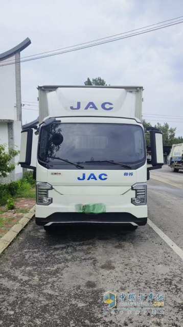 从油车到电车 张师傅的新选择：江淮新能源ES9 让货运更自由