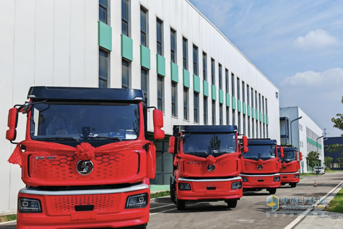 质子汽车&西部智联：新能源汽车与超充系统“双交付”