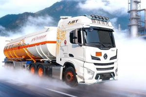中集·陕汽主挂一体X6000危化品列车，智能守护，全程无忧