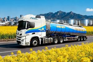 中集·陕汽一体化食用油运输车，高效与安全并行，为食用油运输量身打造！