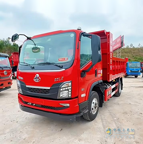 工地上的“既要又要”:乘龙L2自卸车的矛盾美学